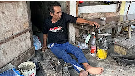 Tak Ada Uang Mbah Warijan Terancam Tak Bisa Makan - 22097