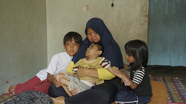 Perjuangan Ibu Demi Kesembuhan dan Sekolah Anak - 23447