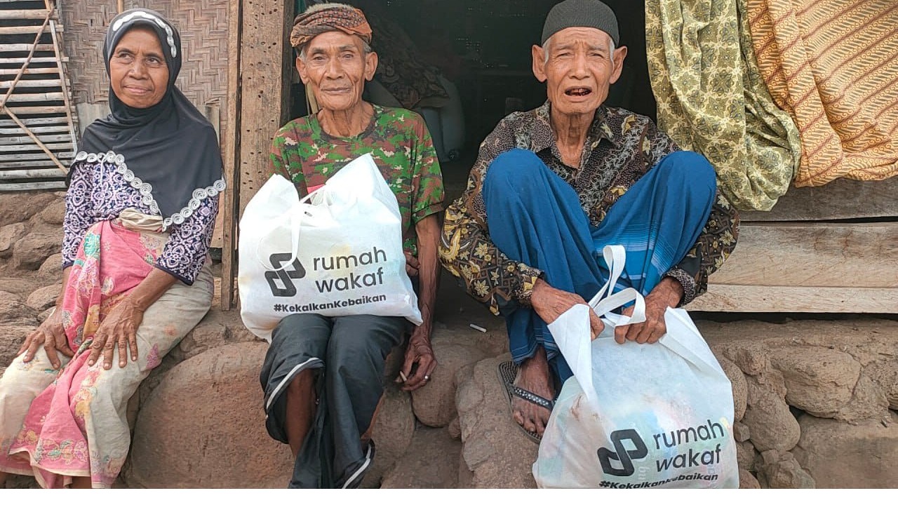 LANSIA DUAFA TERPAKSA HANYA MAKAN NASI DAN GARAM - 16916