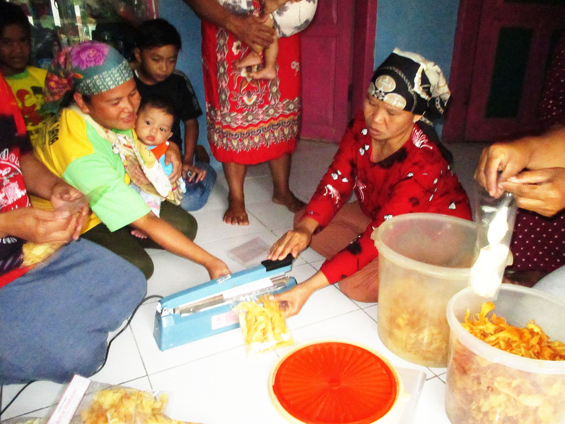 Dukung Rintisan Usaha Keripik Bojong Gintung - 30