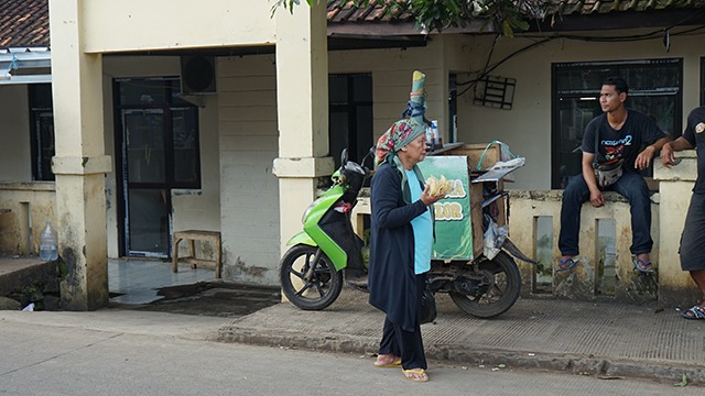 Berjalan Dalam Lelah Berjuang Demi Kesembuhan Cucunya - 21513