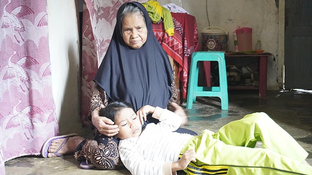 Berjuang di Usia Senja Demi Masa Depan Anak Cucu