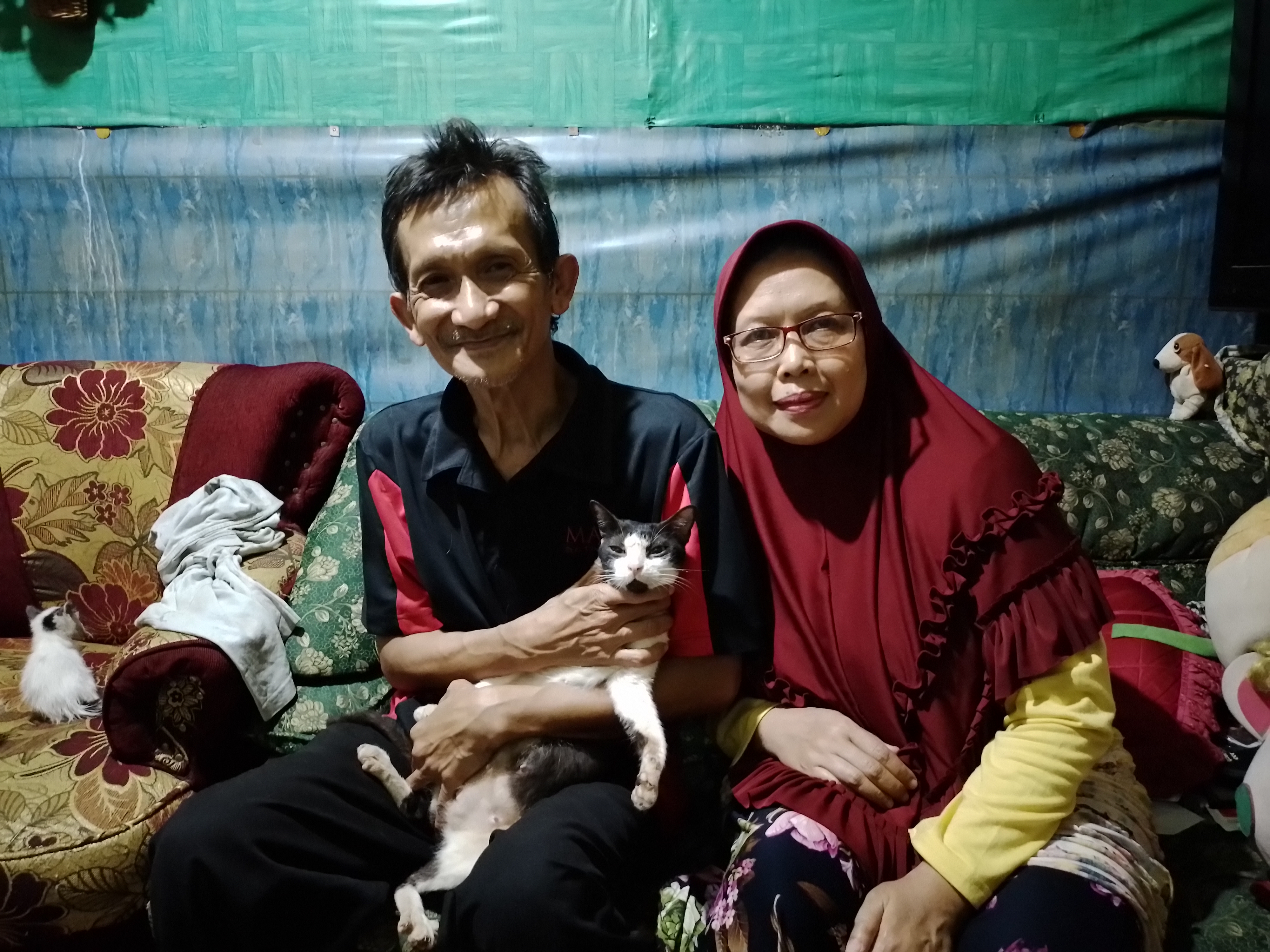 Perjuangan Badut Lansia Hidupi Istri dan 10 Kucing - 12961