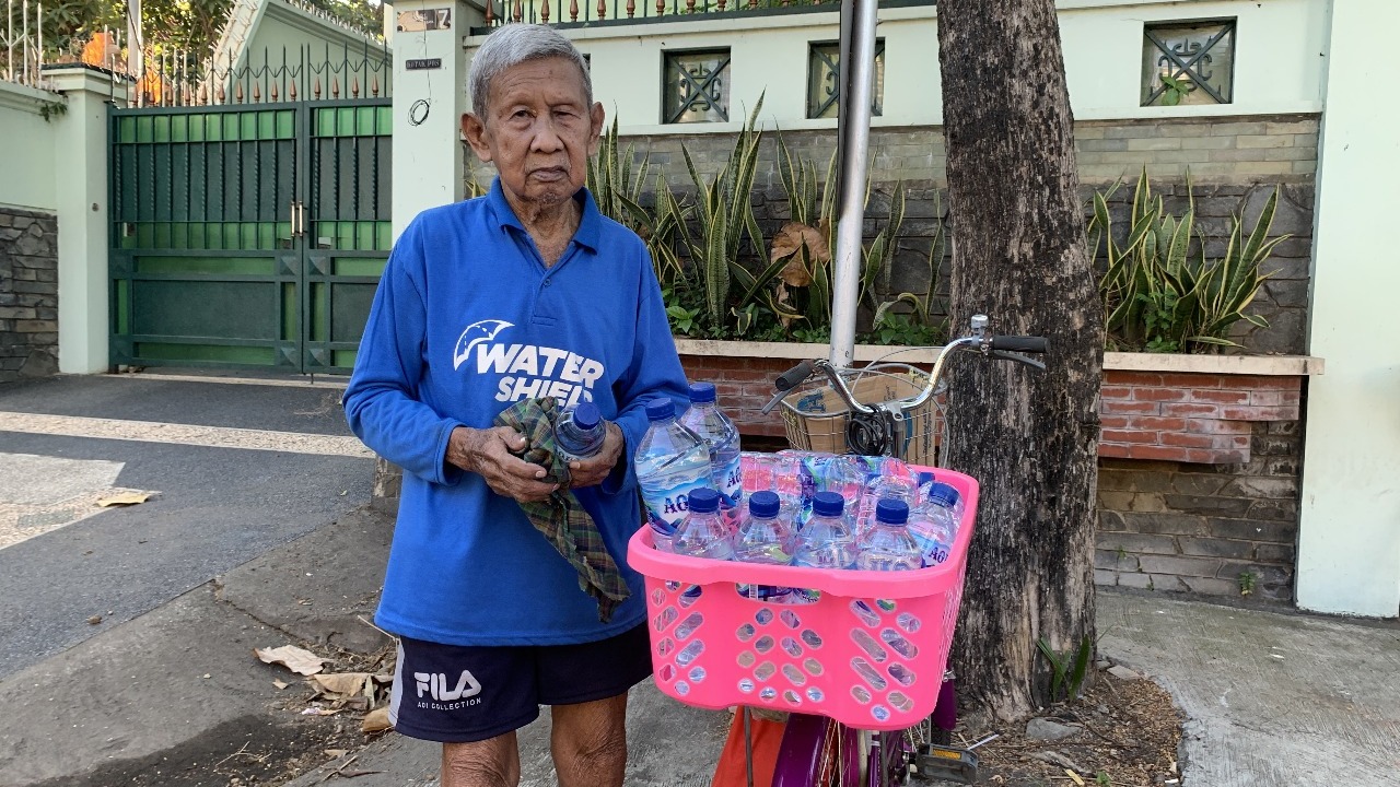 Ya Yesus Bebaskan Akong Penjual Air dari Kesusahan - 22469