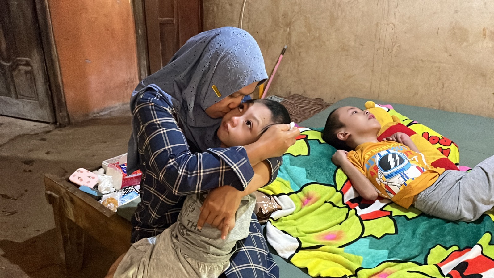 Bantu Bu Sumini Rawat Kedua Buah Hatinya Sakit Kronis - 22757