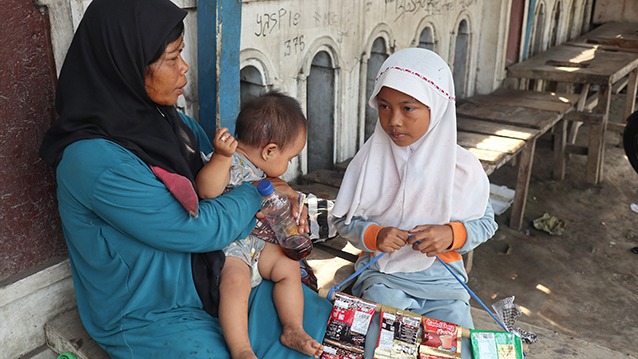 Perjuangan Bu Nengsih Bertahan Demi Keluarga - 21717