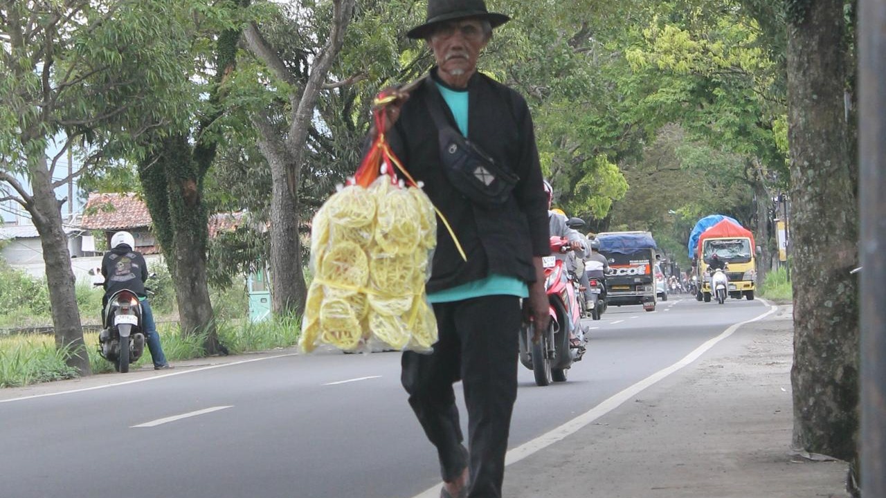 sebungkus kerupuk segunung harapan - 22506