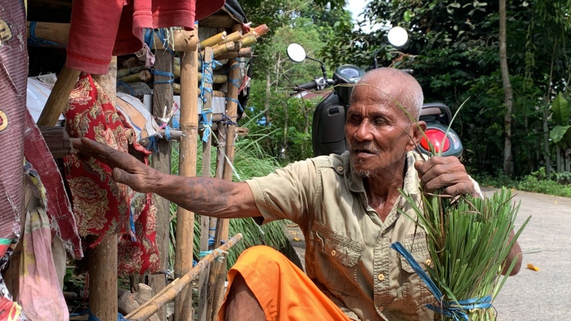 Bantu Pak Sutrisno Sebatang Kara Tinggal di Gubuk Reyot - 22462