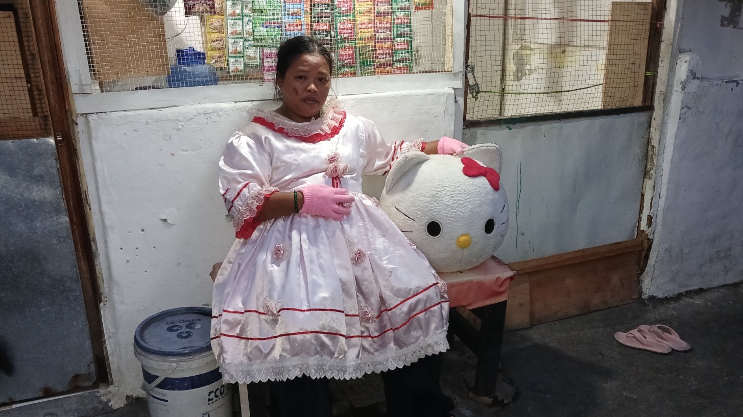 Sering Tahan Lapar Bantu Badut HAMIL Hidup Layak