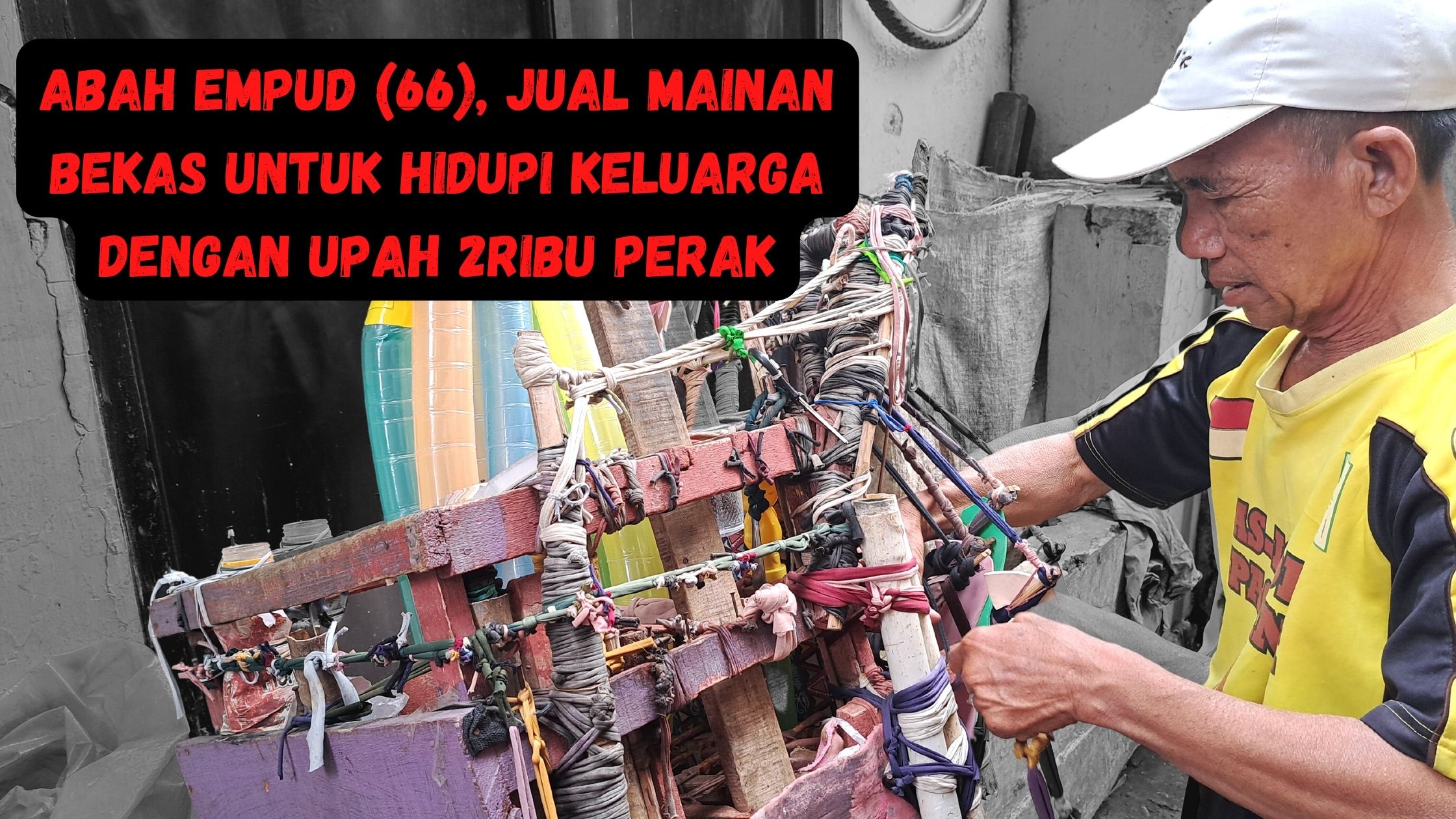 Nafkahi Keluarga, Dengan Jual Mainan Dari Sampah Bekas - 13919