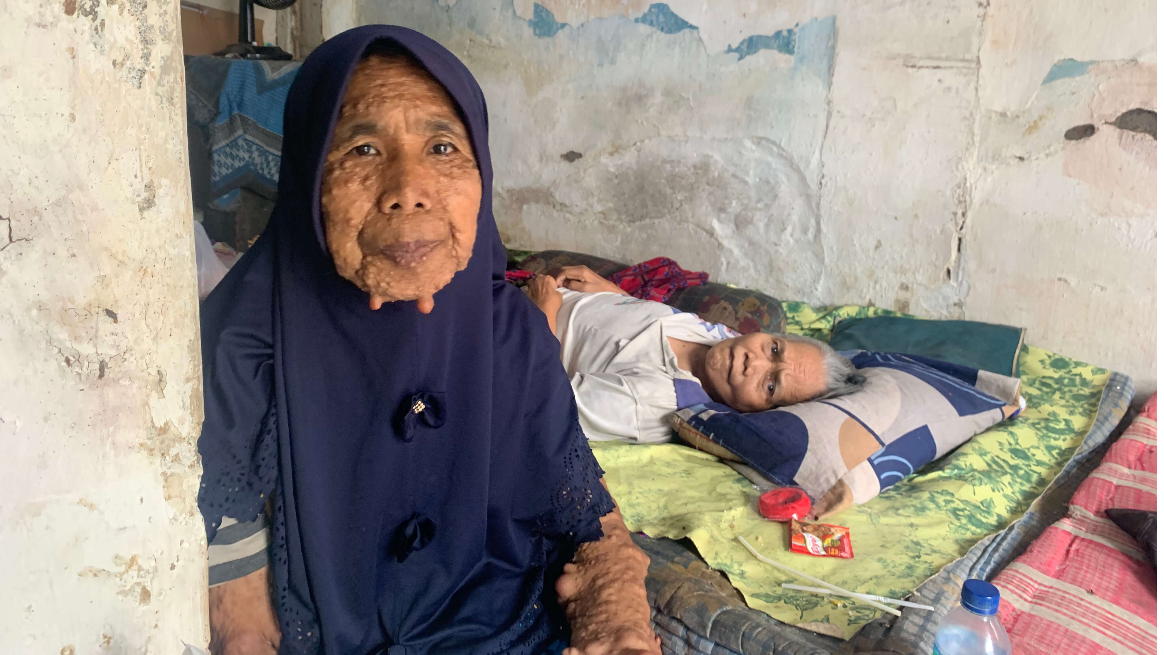 Bantu Kehidupan Ibu Sulastri dan Orang Tua Lumpuh