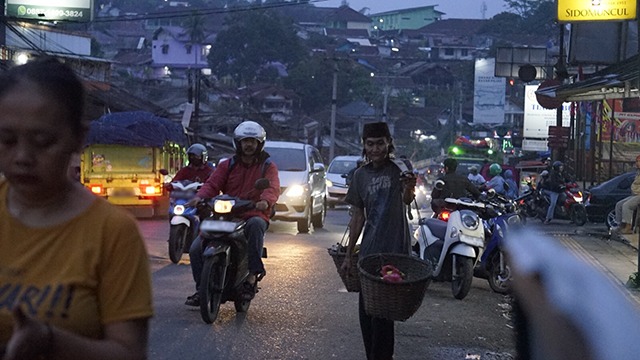 Abah Hendi Bertahan di Usia Senja Tanpa Keluarga - 23520