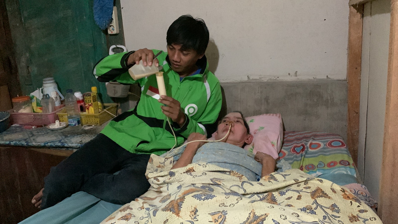 Ojol Berjuang Sendiri Untuk Ibunya Yang Sakit Setrok - 21298