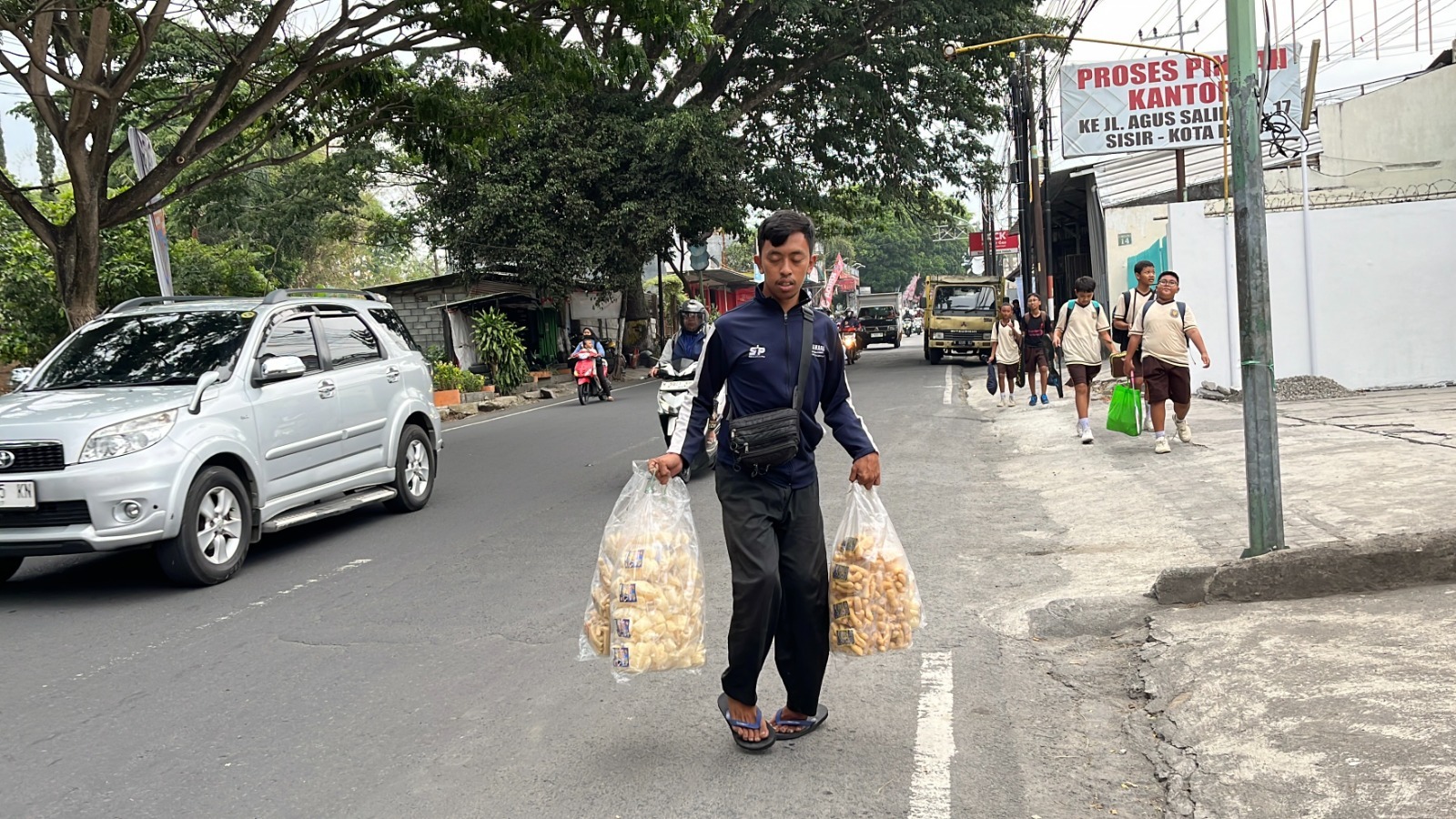 Dukung Perjuangan Mas Yanuar Difable Penjual Kerupuk - 21145