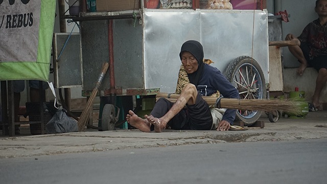 Bantu Lansia Sebatang Kara Tak Hidup Kelaparan - 23445
