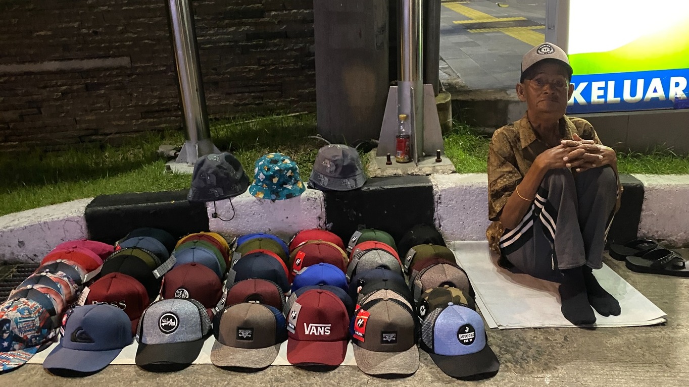 Idap TUMOR Bantu Juang Mbah Sucipto Penjual Topi - 21726