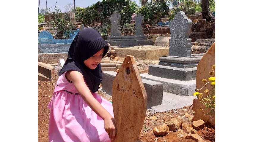 Ditinggal Ayah Ibu Alifah Harus Bantu Nene Jualan Bubur - 16969