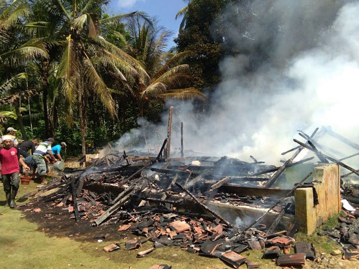 Kebakaran Hanguskan Rumah Pasangan Lansia - 826