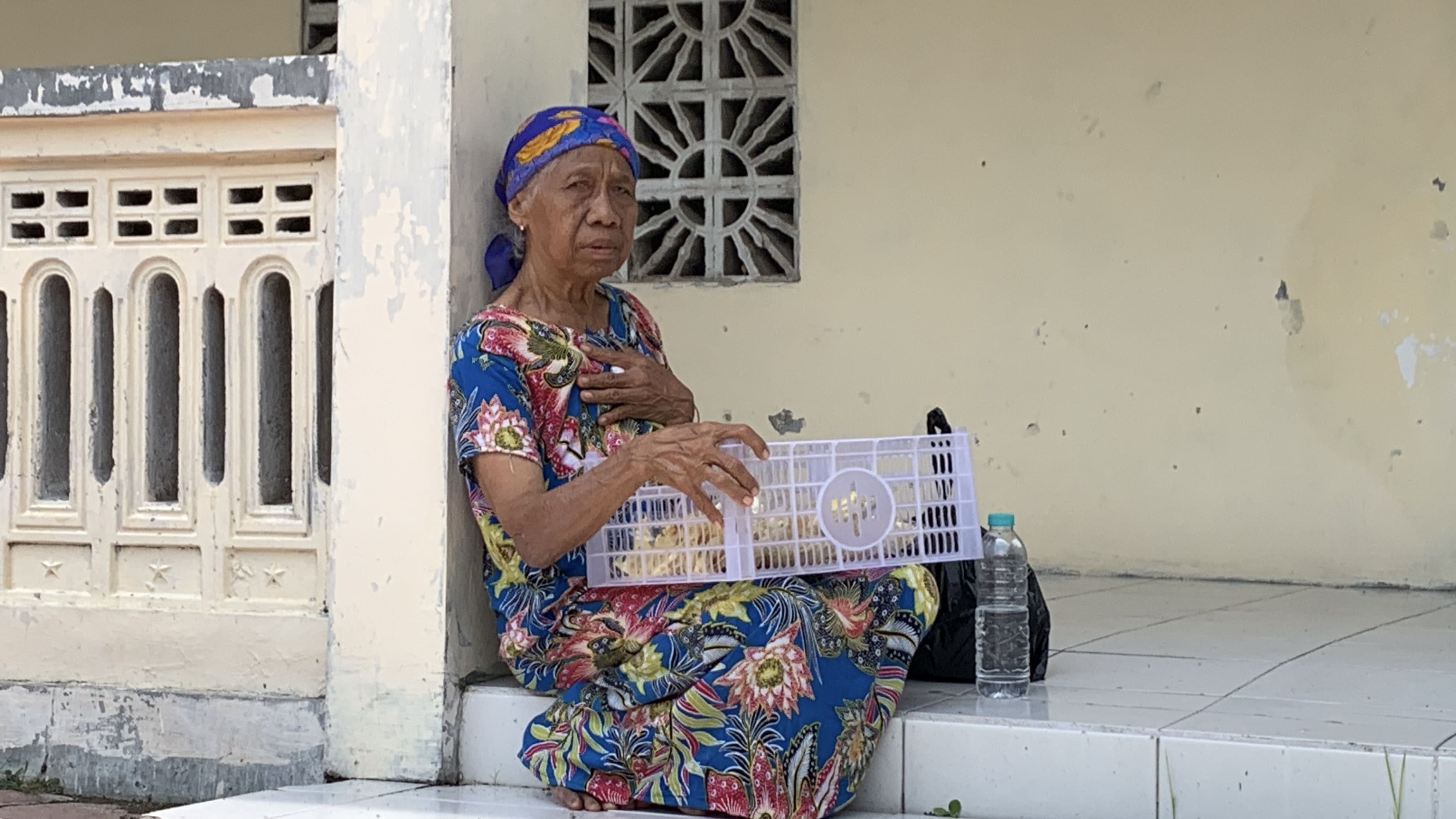 Jual Peyek Meski Sesak Napas Demi Tebus Obat