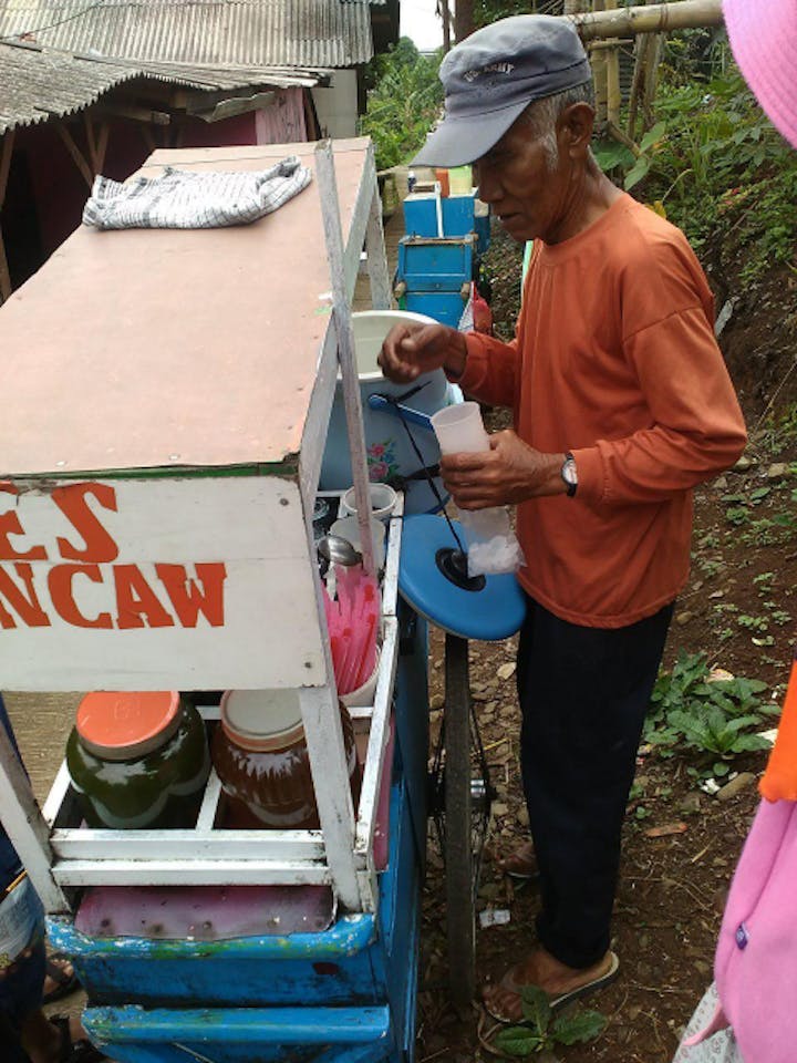 Sharing Happiness | Hadirkan Gerobak Untuk Abah Tarjo