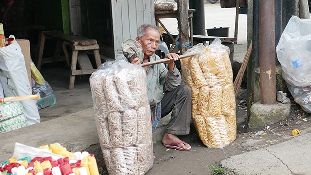 Langkah Rapuh Abah Iju Demi Putrinya Bertahan - 22066