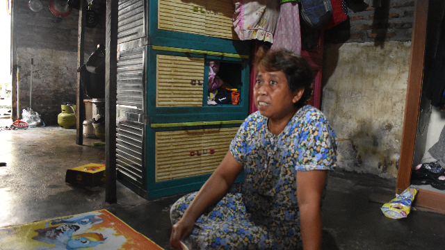 Perjuangan Mbah Winarti Mengurus 3 Orang Cucu - 12172