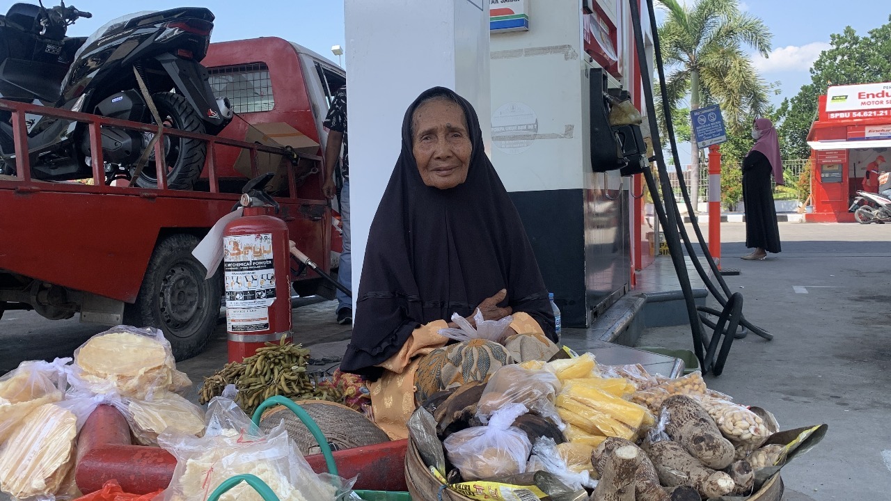Mbah Ruminah Jual Polopendem Jadi Tulang Punggung - 22471