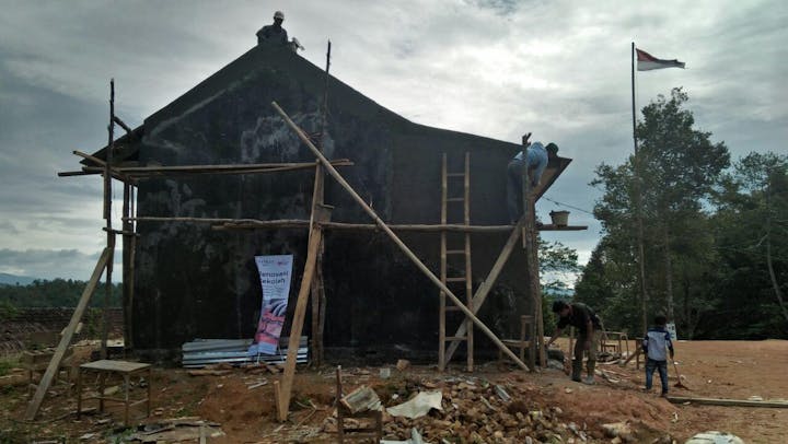 32 Siswa Belajar Dengan Fasilitas Kurang Layak - 706