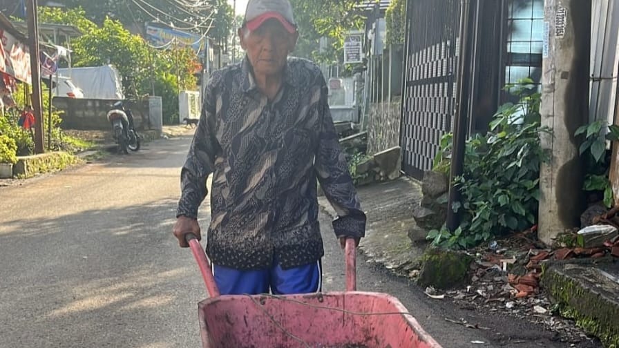 Mengais Rongsokan Menjaga Hidup di Tengah Asma - 23130