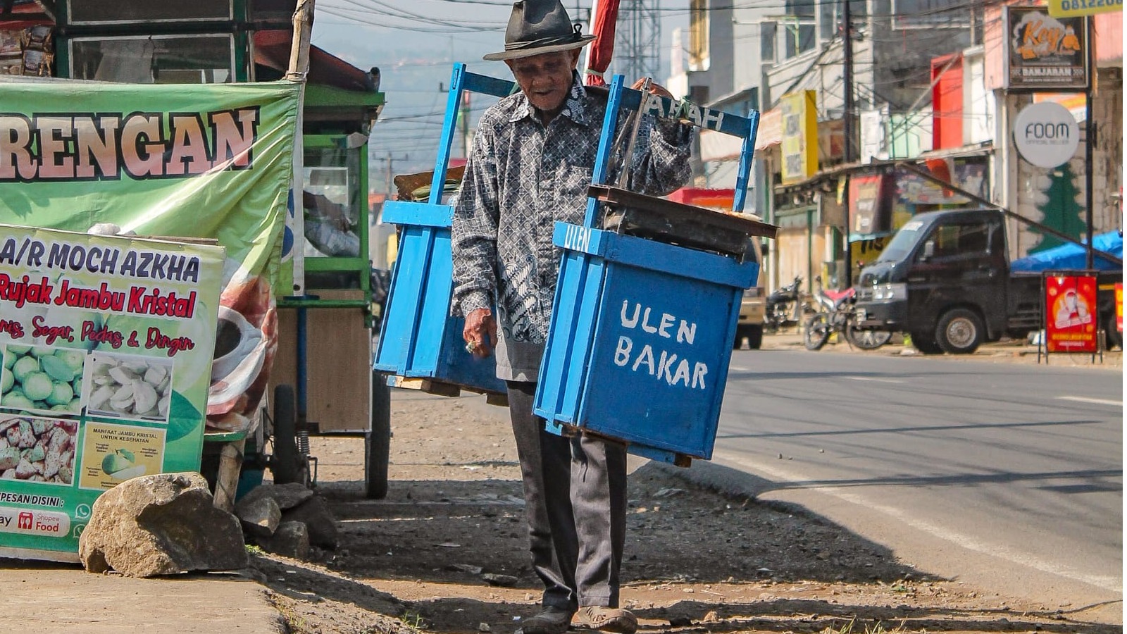 Abah di Ujung Jalan dengan pikulannya - 22417