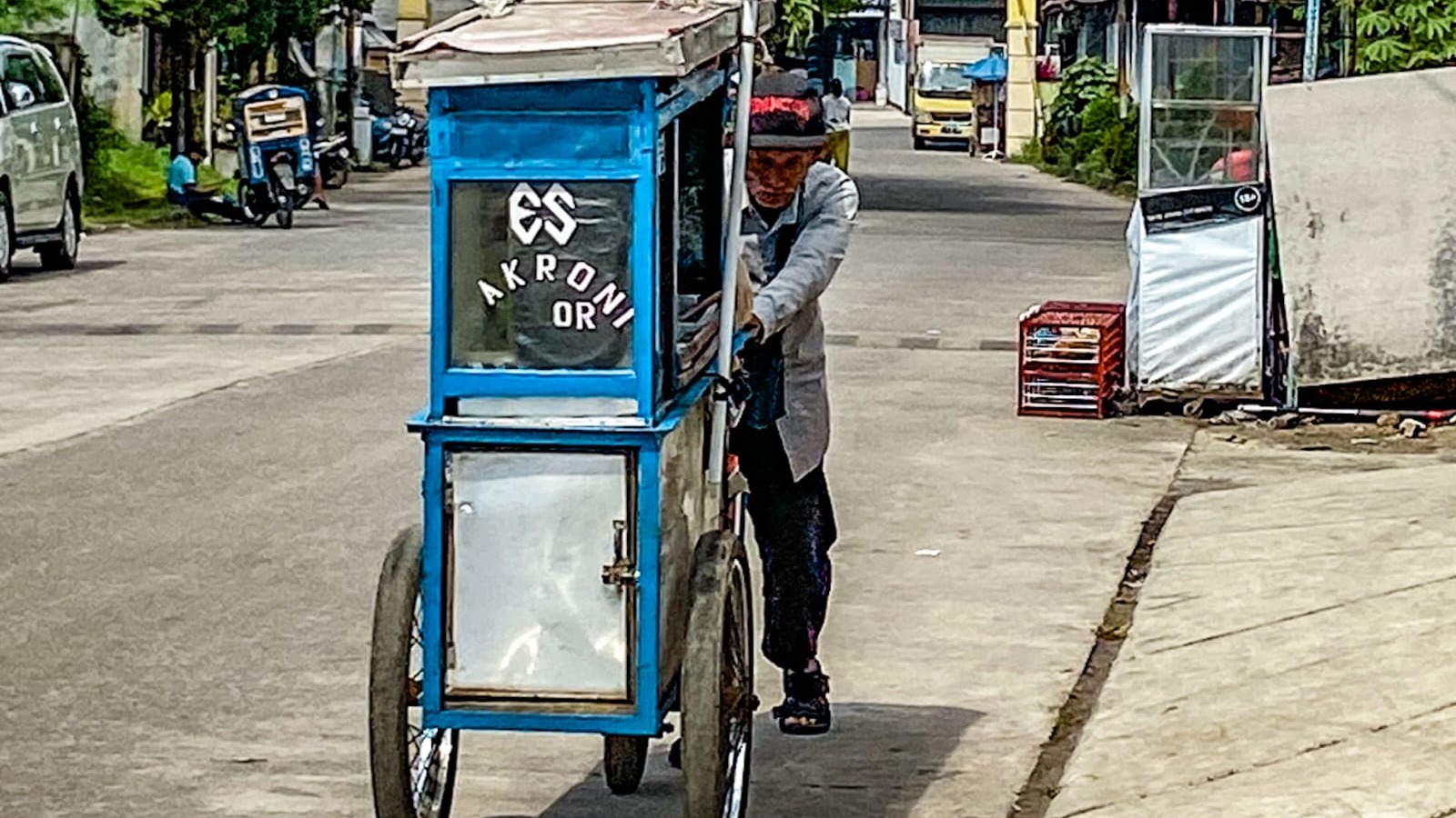Roda Kehidupan Seorang Kakek Penjual Makaroni - 22431