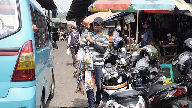 Perjuangan Ari dengan Satu Tangan Demi Dua Nyawa - 23519