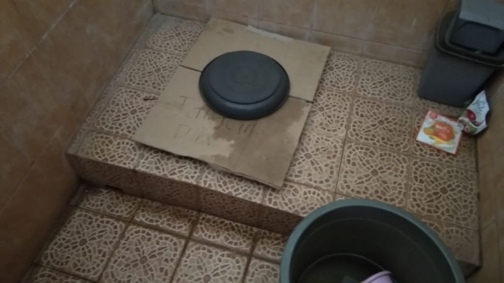 toilet tidak layak