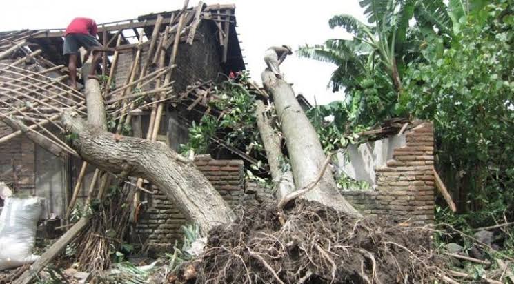 Kerusakan rumah warga