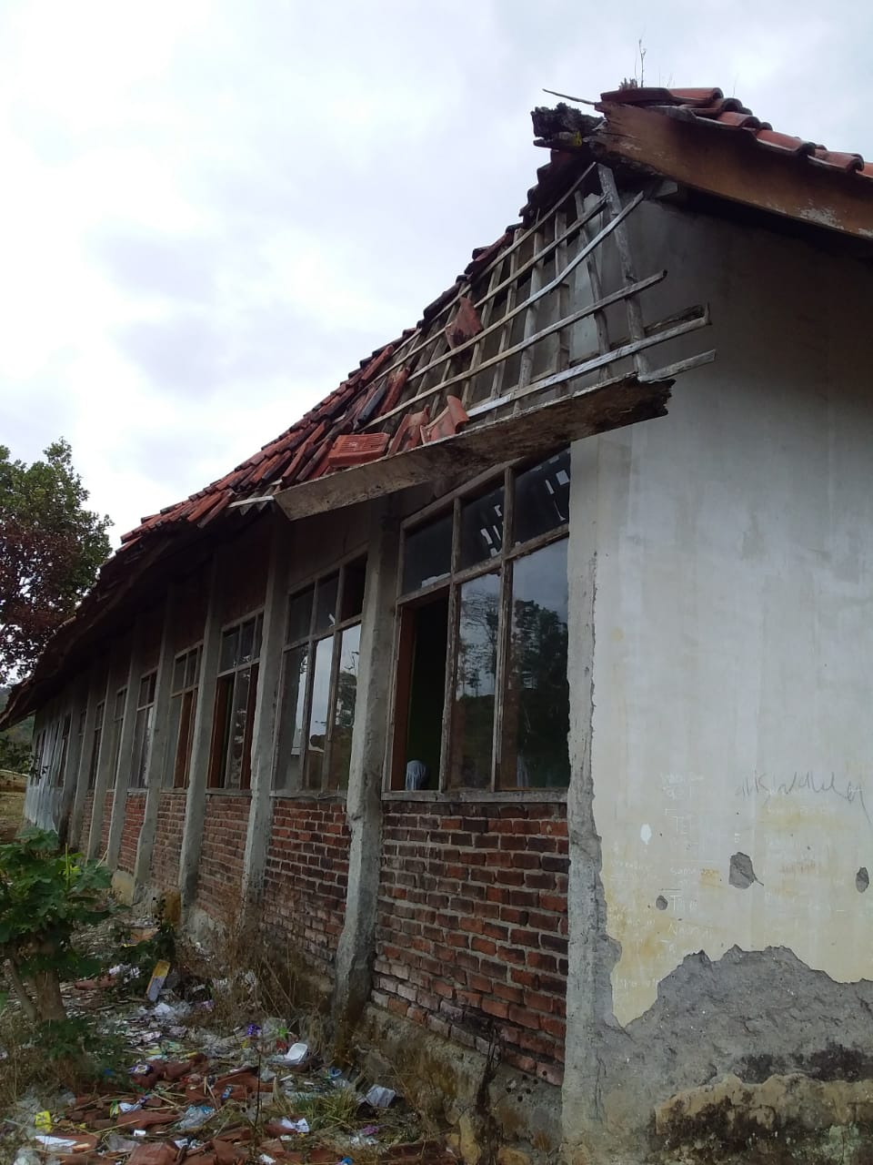 Bangunan Madrasah Rusak Berat